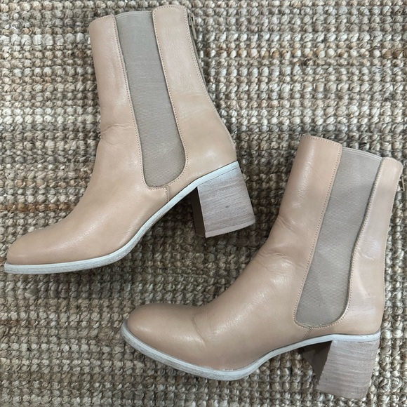 Oasis Society Shoes - Tan Chelsea bootie